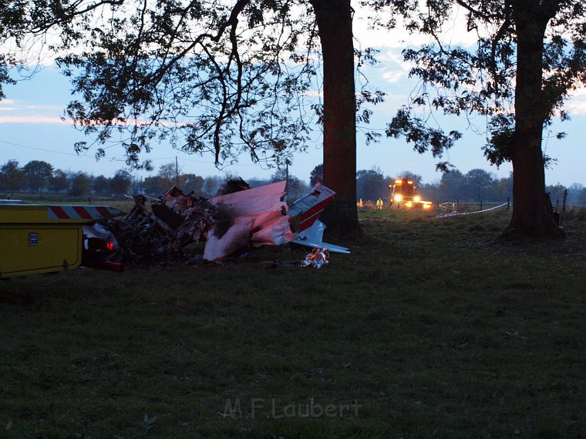 Kleinflugzeug abgestuerzt Sankt Augustin Meindorf P328.JPG